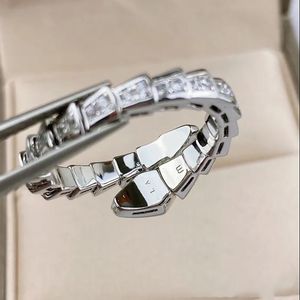 Desingers Ring Men and Womenの幅と狭いバージョンLuxurys Open Lady Lady Silver Snakeメッキライトボーンフルダイヤモンド