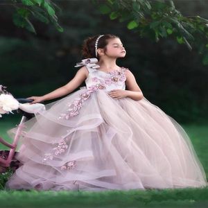 Lace Appliqued High Low Flower Girl Dresses For Wedding Tiered Skirts Little Girls Pageant Dress Feather First Holy Communion Gown2473