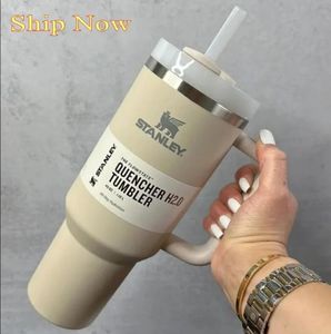 Ready To Ship Stanley Quencher Tumblers H2.0 40oz Stainless Steel Cups Silicone handle Lid Straw 2nd Generation Car mugs Keep Drinking Cold Water Bottles GG08799