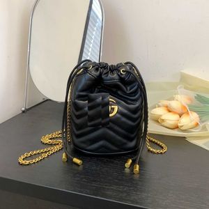 Cross Body Bag 2023 أكياس في الهواء الطلق الكتف بنسبة 10 ٪ من المصمم على الطراز الرعوي الشخصية الشخصية الجديدة سلسلة G Bucket Crossbody حقيبة أنثى طالبة