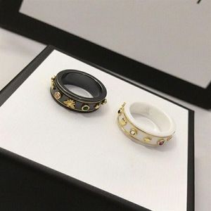 Kvinna Luxury Designer Letter Ring High Quality Ceramic Material Charm Rings Fashion Engagement Wedding Jewelry Supply2940