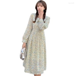 カジュアルドレス2023秋のドレス韓国語バージョン穏やかな風の正方形の首の印刷ウエストリトラクションシフォンコレットAラインパッケージ