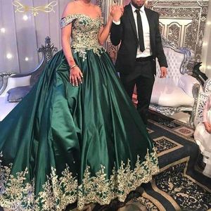 Emerald Green Quinceanera klänningar från axelbollklänningen med applikationspetspärlor Party Prom Dress för söta 16 aftonklänningar 3069