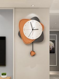 Wall Clocks Light Luxury Modern Design Clock Quartz Art Living Room Mute Digital Creative Pendulum Home Decoration