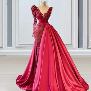 Luxuriöse rote Meerjungfrau-Abschlussballkleider mit Überrock, glitzernden Pailletten, Kristallapplikationen, formelles Abendkleid aus Satin, nach Maß, lange Ärmel271i