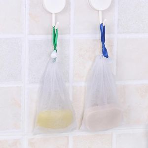 Förvaringspåsar 2/4/6st tvålskummande nät nylon dusch hängande bubbla mesh väska slumpmässig färgorganisation