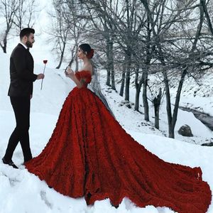 2023 Vestidos de Noiva Vermelho Escuro Vestidos de Noiva com Flores Rosa 3D Catedral Trem Árabe Oriente Médio Igreja Ombro Sem Costas299S