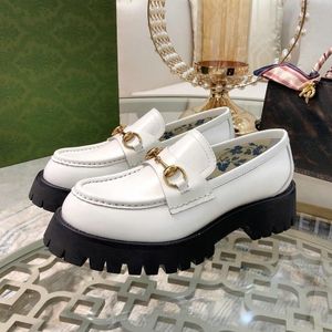 2023 COLLEGE Stil Loafer Kızlar Elbise Platform Ayakkabıları Küçük Arı Nakış Tasarımcıları Lüks Deri Kalın Talize Slip-On Shoe İngilizce Stil Retro Küçük Deri Ayakkabı