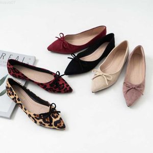 Klänningskor Elegant Bow-Knot Leopard Mönster Flats Kvinna Ballerina Plus Size 40-43 Sneaker Shoes Women Loafers Point Toe Flock Moccasins L230721