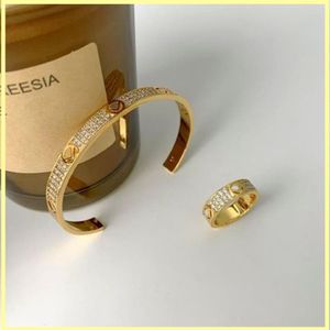 Pierścień projektantów mody Złota Pierścień Złota Pierścień Luksusowy biżuteria Diamentowe Pierścionki dla kobiet miłosne bransoletki f marki dobre 2110312o
