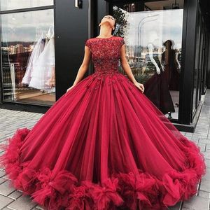 2018 Burgundy Ball Gown Quinceanera Dresses Ruffle Tulle Puffy Long Pageant Dresses Cap Sleeves Appliqued Sequined Prom Evening Pa2021