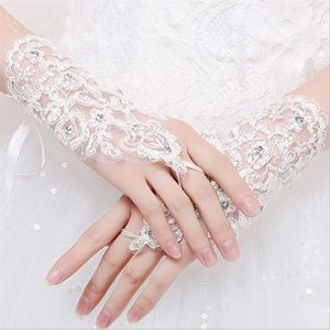 Chic Lace Appliced ​​Short Wedding Gloves Fingerless Gloves For Women Bride White Ivory Pärled Luva de Noiva Bridal Accessories Al7220a