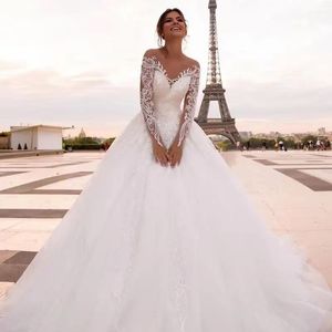 Sexy Sweetheart 3D Floral Appliques Wed Dress With long train Long Sleeve Lace Beach Bridal Gown Country sweep Train Dress For Bride Tulle Bridal Gown vestido de novia