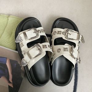 Slippers Summer Women Shoes Punk Metal Charms Charms Black Pu Mules Slip на наружной платформе тапочки повседневная обувь для женских сандалий 230720