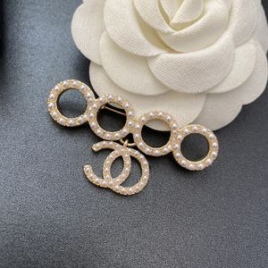 Designer Letter Brooch Fashion Famous Letter Brooches Crystal Pearl Women Jewelry Accessories Wedding Party Gifts