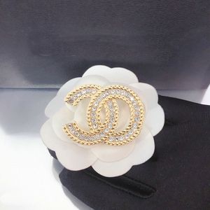 Brand Designer Double Letter Pins Brooches Women Cape Buckle Brooch Pin Wedding Party Jewelry Accessories Gifts