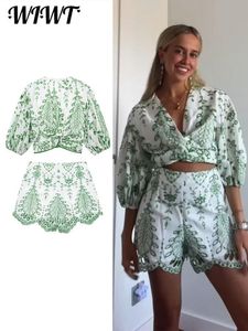 Conjuntos de 2 peças de calças femininas de duas peças com mangas bufantes bordadas curtas conjuntos de 2 peças elegantes blusa oca com decote em V terno feminino casual bainha ondulada conjunto de calças curtas 230720