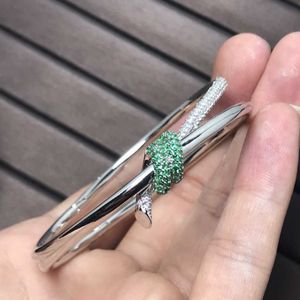 Marca de moda bracelete knot novo produto incrustado com verde diamante v design de moda de ouro em corda de borboleta avançada embrulhada 99d7