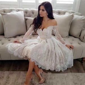 Lång ärm utanför axeln hemkommande klänning 2019 Lace Short Prom Dresses270k