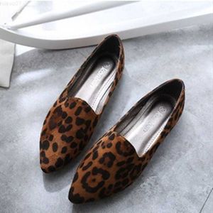 Scarpe eleganti 2022 Big Size 48 Leopard Flock Punta chiusa Punta chiusa Senza tacco Singolo Low Cutter Lady Scarpe da barca Summer Style Fashion Slip-On Loafer L230721