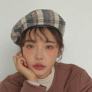 Berets Hat Lady's Autumn/winter Vintage Day Plaid Beret Leather Brim Bud Hipster