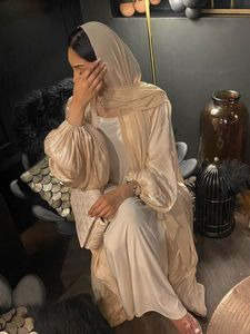 Etniska kläder Eid Djellaba Abaya Dubai Shiny Soft Cuff Sleeves Muslim Dress Silky Kimono Dubai Turkiet Muslimsk klänning Islam Abayas med Belt WY56 230720