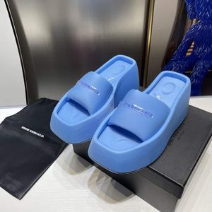 Mode kvinnor tofflor sandaler gianvito rossi karriär kil pumpar Italien Delikat gummiläderplattform Slids Designer Summer Casual Sandal High Heels Box EU 34-41