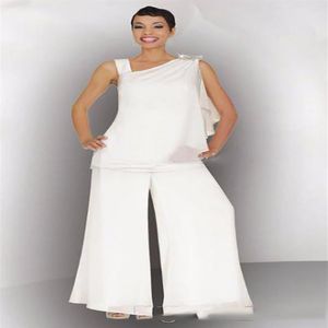 Skromny 2020 Mother of the Bride Groom Pant Suit Ruched Crystal Plus Size White Szyfonowe Eleganckie kobiety Formalne sukienki dla gości ślubnych 286V