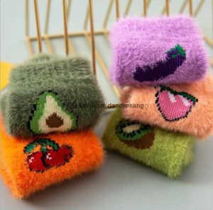 Nya plysch varma strumpor Carton Fruit Stock Winter Fleece Casual Socks Women Mink Cashmere Bekväm Sock Lady Girls Christmas Sock Gift