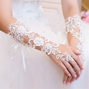 Ny ankomst 2019 Spring Bridal Accessories White Fingerless spets Brudhandskar billiga hela bröllopshandskar232T