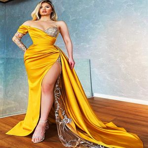 2021 Plus Size Arabic Aso Ebi Yellow Luxurious Sexy Prom Dresses Pärled Crystals High Split Evening Formal Party Second Reception 2057