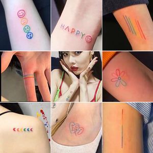 30st Korean Ins Hyunya Tattoo Sticker Kawaii Söt tecknad linje fingerarmband färgglada leende ansikte hals fot tatuering klistermärke