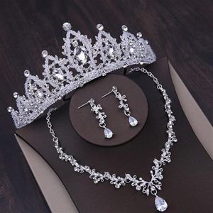 Brautkrone Kopfschmuck Hochzeitskleid Party Bankett Modeaccessoires Designer eingelegte weiße Kristalle mit glänzenden Strasssteinen für Damen gi273I