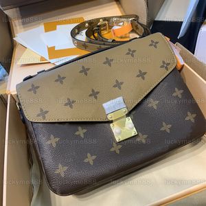 10a spegelkvalitetsdesigners 25 cm metis klaffväska kvinnor brun canvas belagd duk handväska lyxiga messenger omvänd väskor crossbody axel remväska med låda