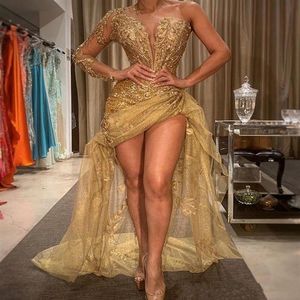 2020 Gold Sexy African Prom Pageant Dresses High Low Rendas Apliques Vestido de Noite de Um Ombro Transparente Manga Longa Roupões de Uso Formal 331S