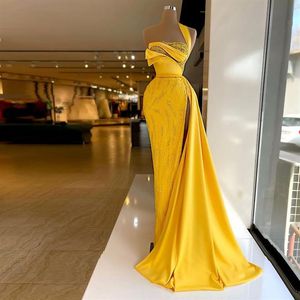 Amarelo Brilhante Vestidos de Noite de Um Ombro Apliques Sem Mangas Vestidos de Baile Feitos sob Medida Robe Lateral Dividido na Lateral Comprimento Até o Chão Robe 2798