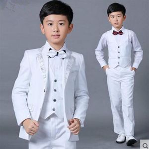 Erkekler Düğün Takımları Yeni Boyut 2-10 Beyaz Boy Elbise Resmi Parti Beş Setler Bow Tie Pants Vest Gömlek Stock291x