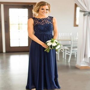 2022 Vestidos de Dama de Honra Country Para Casamentos Azul Marinho Gola De Jóia Apliques De Renda Comprimento Até O Chão Vestidos De Dama De Honra Formais Tamanho Grande 331t