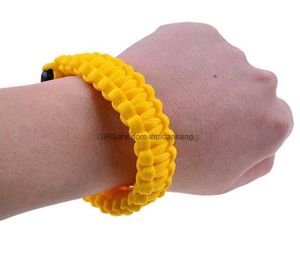 Kits de pulseira de sobrevivência para acampamento ao ar livre Cabo de paracord Pulseiras de corda de emergência Apito pulseira salva-vidas ao ar livre