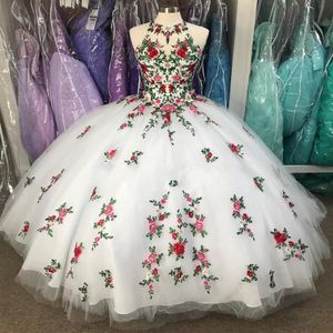 Fantastiska vita 3D -blommor bollklänning quinceanera prom klänningar 2022 broderi ren nackhål korsett tillbaka söt 16 klänning vestido259i