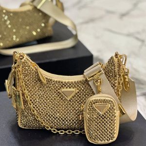 Borsa piccola da donna con diamante brillante Super Temperamento Estate 2023 Nuova borsa di moda di tendenza Borsa a tracolla rossa sotto le ascelle Borsa piccola quadrata Borsa a mezzaluna Borse da festival