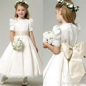 2020 Linia Flower Girls Sukienki Vintage krótkie rękawy Satynowe małe dziewczynki Ruche Bow Bow Koronkowe krawędzie Komunial Pageant Provent 3225