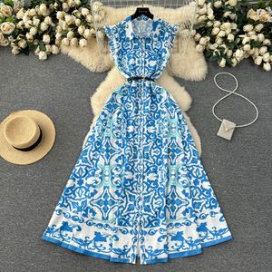 Grundläggande casual klänningar Summer Fashion Runway Maxi Dress Women Sleeveless Ruffles Single Breasted Belt Blue Flower Print A-Line Party Vestidos 2023