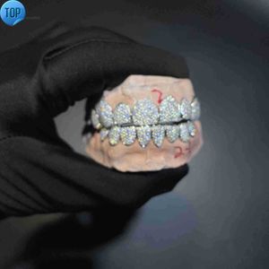 ペンダントネックレスカスタムメイドの歯科用グリルはスターリングシエリアルゴールドジュエリージガグ設定vvsモイサナイトダイヤモンドの歯を設定します