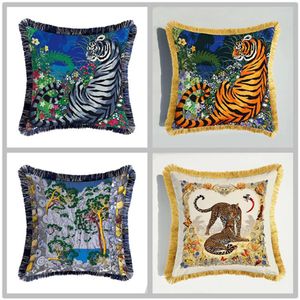 Luxury Tiger Leopard Cushion Cover fördubblar djur Skriv ut sammetkudde täcker europeisk styl soffa dekorativ kast kuddfodral 202w