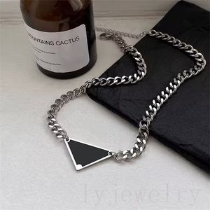 P Designer smycken för flickor älskar halsband valentins dag hiphop silver pläterad romantisk ins snälla triangel emalj kvinnor lyxhalsband klassiska zb011 c23 h