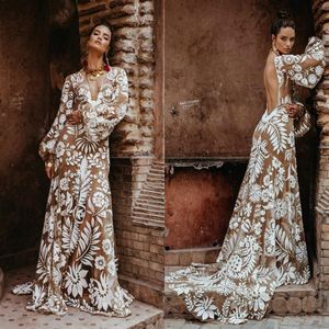 Vintage Bohemian Wedding Dresses Sexig backless Sweep Train En linje Appliced ​​Boho spets brudklänningar v hals långärmad land wedd295a