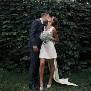فساتين زفاف قصيرة بسيطة 2021 ساتين الخامس ثوب عروس العنق القوس الكبير على الظهر الأبيض Vestido de Novia plus size Somply279W