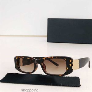 Solglasögon B damer Solglasögon trendig graciös bred ram Gafas Sol Hombre Black Brown Travel Outdoor Shopping Street Fashion Glasses Shades C23YP4M