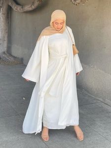Roupa étnica Ramadan Branco Cetim Abaya Conjunto de 3 Peças Hijab Vestido Muçulmano Feminino Kaftan Vestidos de Noite Dubai Turquia Moda Conjuntos de Roupas Islâmicas 230721